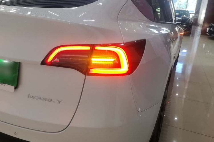 Tesla Model Y 2022 #8 Tesla Model Y 2022 car image #8
