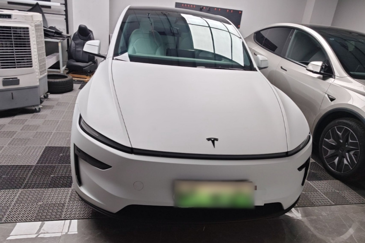 Tesla Model Y 2025 #3 Tesla Model Y 2025 صورة سيارة #3