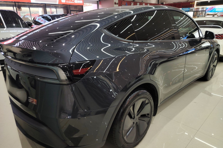 Tesla Model Y 2025 #5 Tesla Model Y 2025 immagine di auto #5