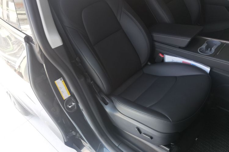 Tesla Model Y 2024 car image #24