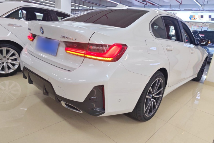 BMW 3 Series 2023 صورة سيارة #7