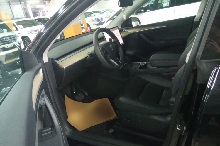Tesla Model Y 2023 #16 Tesla Model Y 2023 car image #16