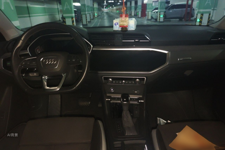 Audi Q3 2023 car image #11
