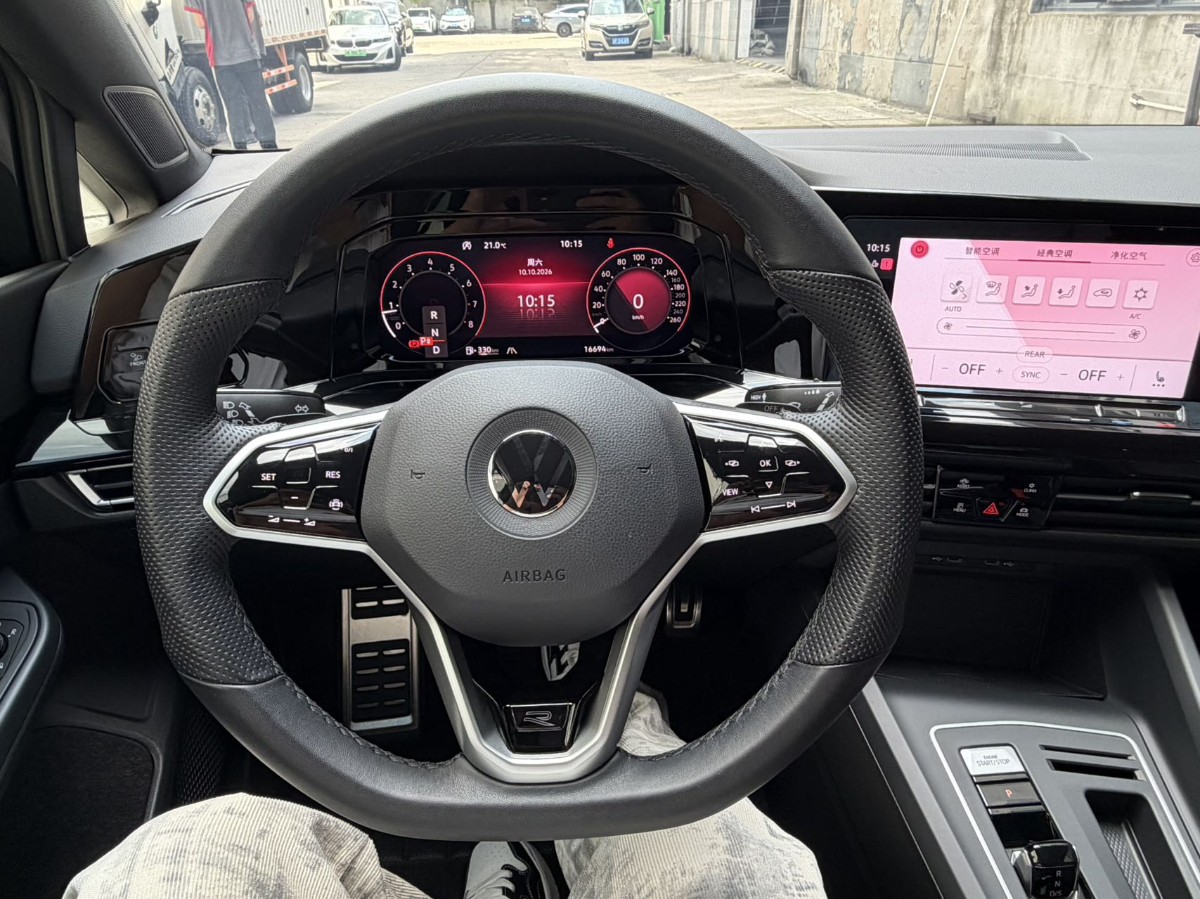 Volkswagen Golf 2023 immagine di auto #9