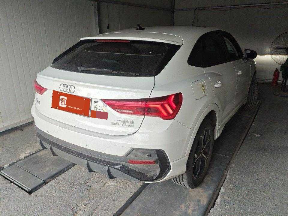 Audi Q3 2022 car image #2