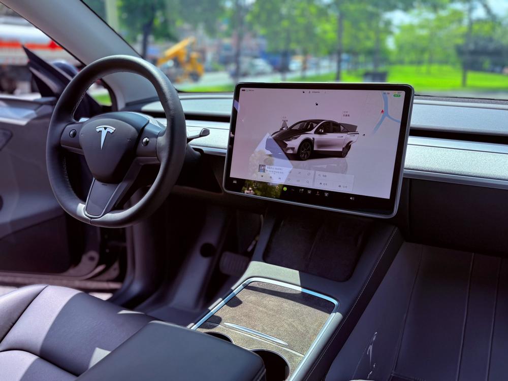 Tesla Model Y 2024 #9 Tesla Model Y 2024 car image #9