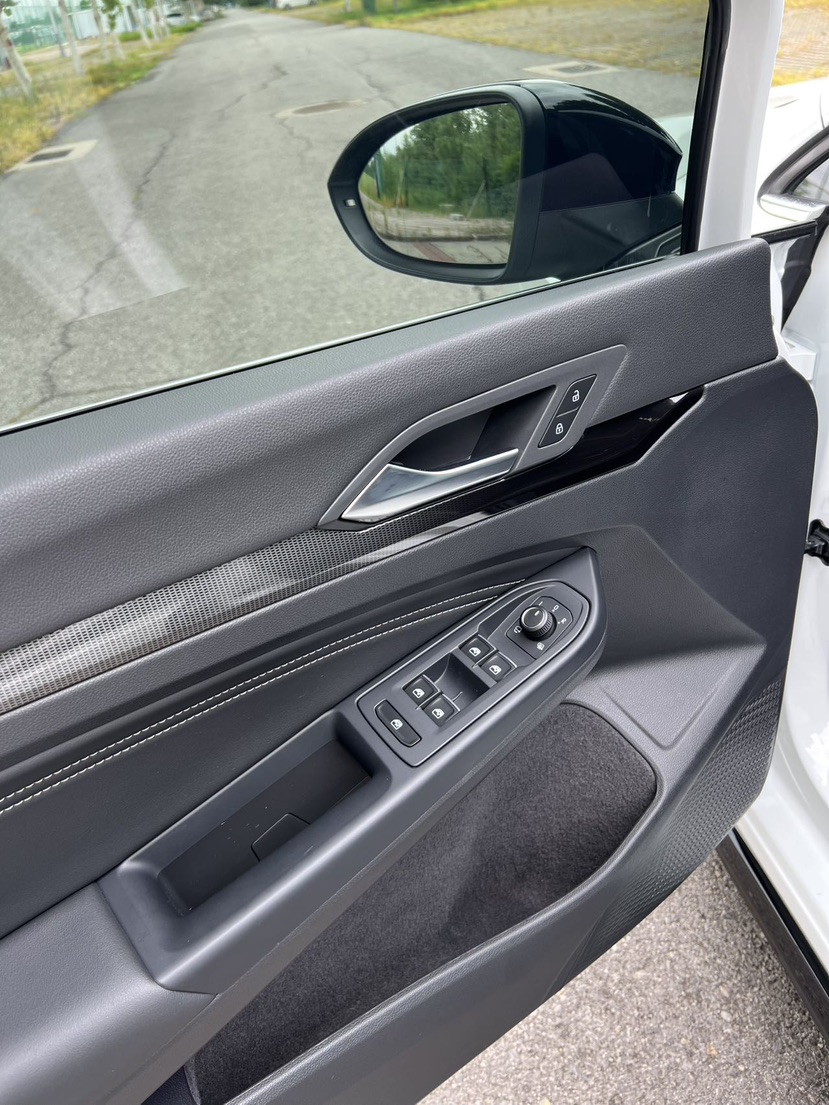 Volkswagen Golf 2022 car image #17