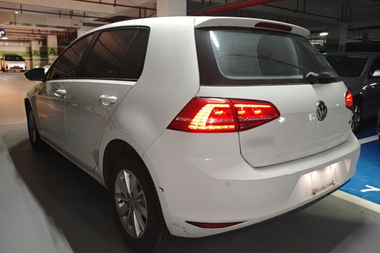 Volkswagen Golf 2017 car image #5