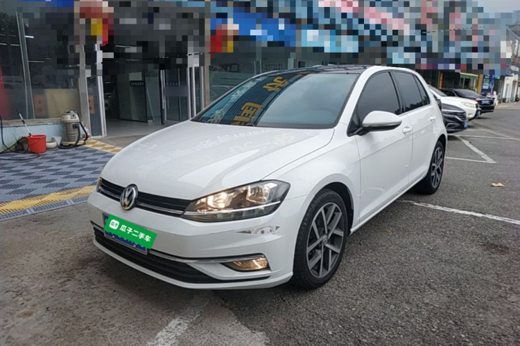 Volkswagen Golf 2020 car image #2