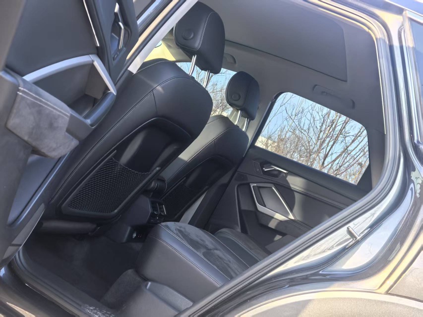 Audi Q3 2023 car image #13