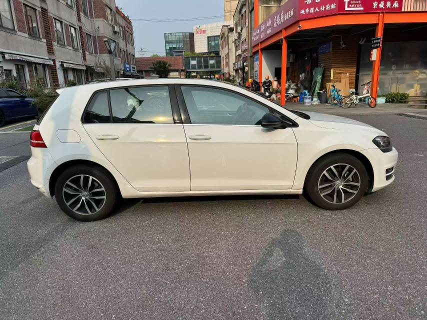 Volkswagen Golf 2017 car image #4
