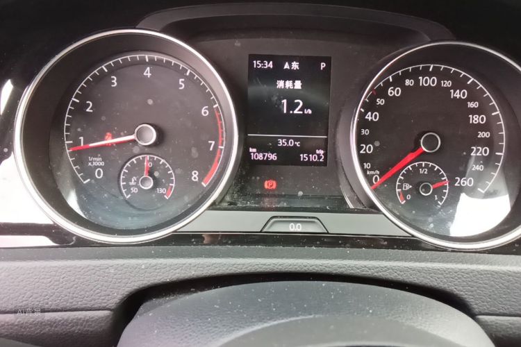 Volkswagen Golf 2019 car image #14