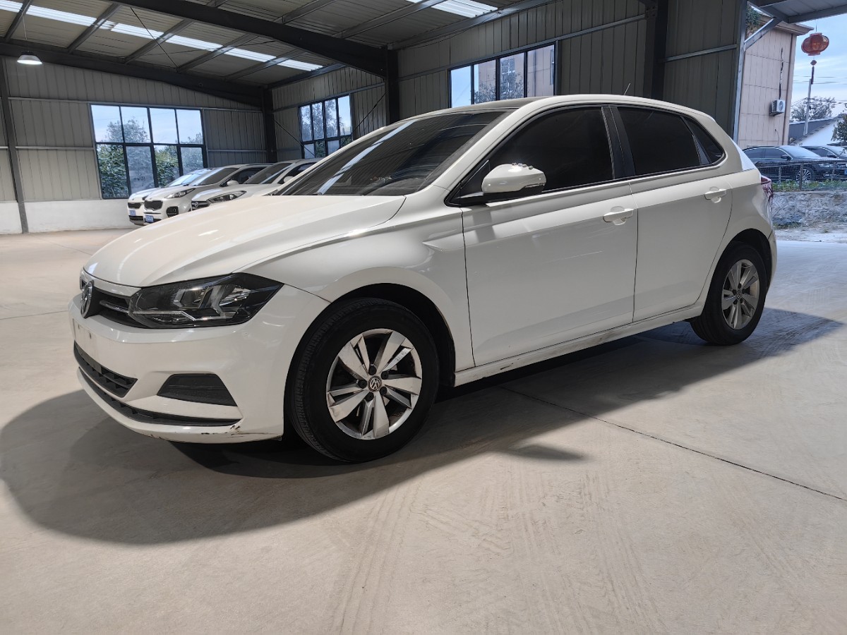 Volkswagen Polo 2021 car image #2