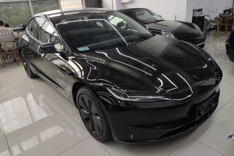 Tesla Model 3 2026 car image #4
