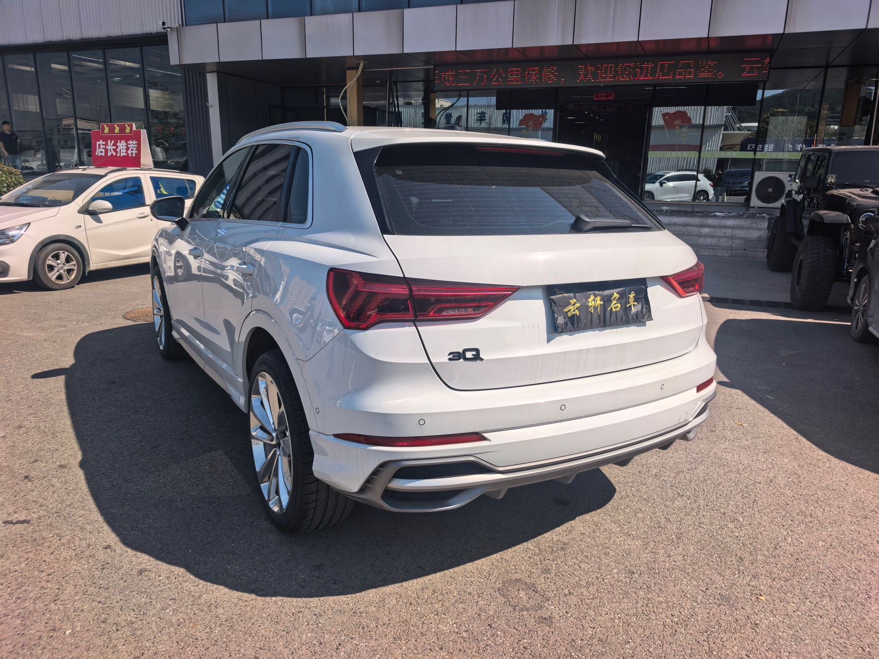 Audi Q3 2021 car image #7