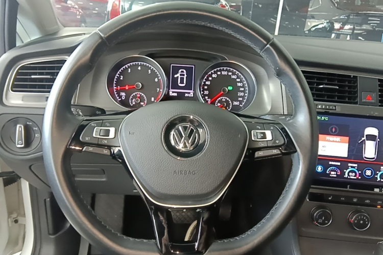 Volkswagen Golf 2016 car image #11