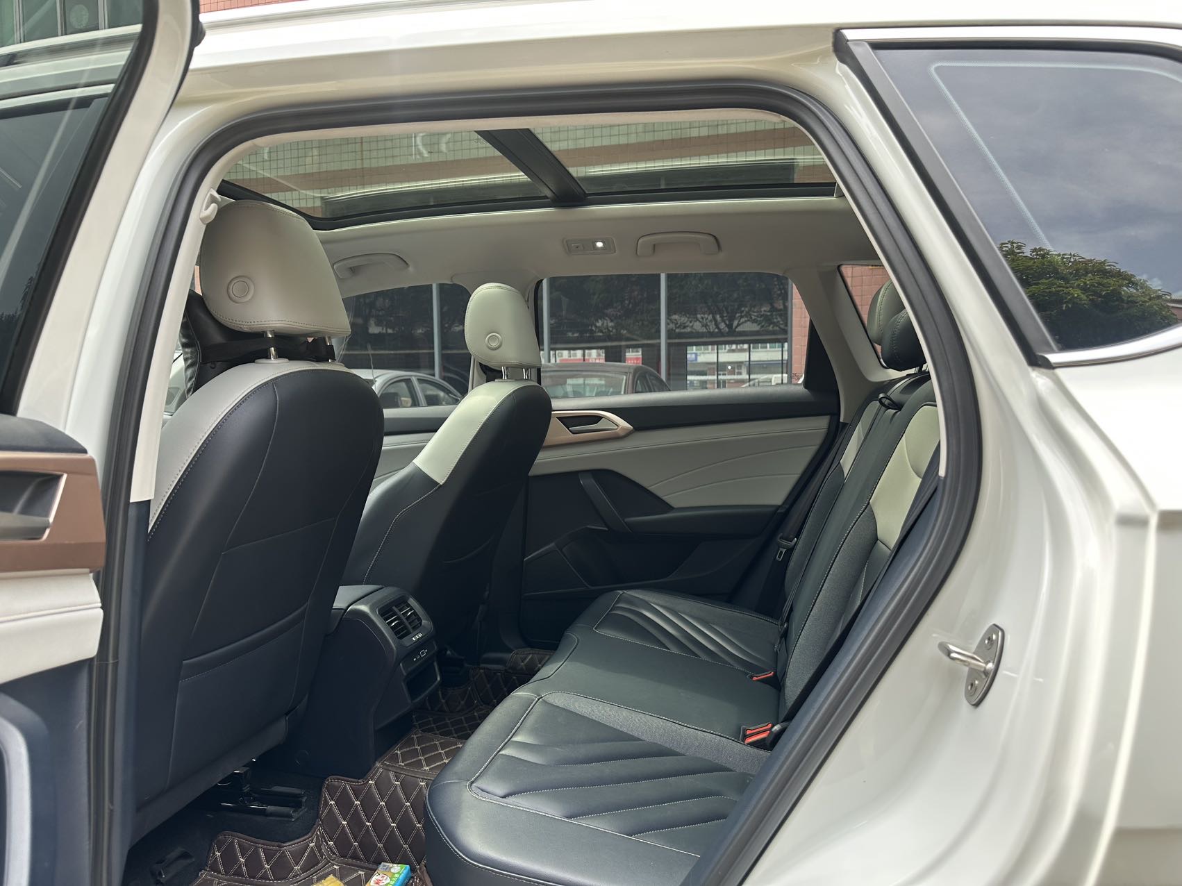 Volkswagen Tharu 2023 car image #5