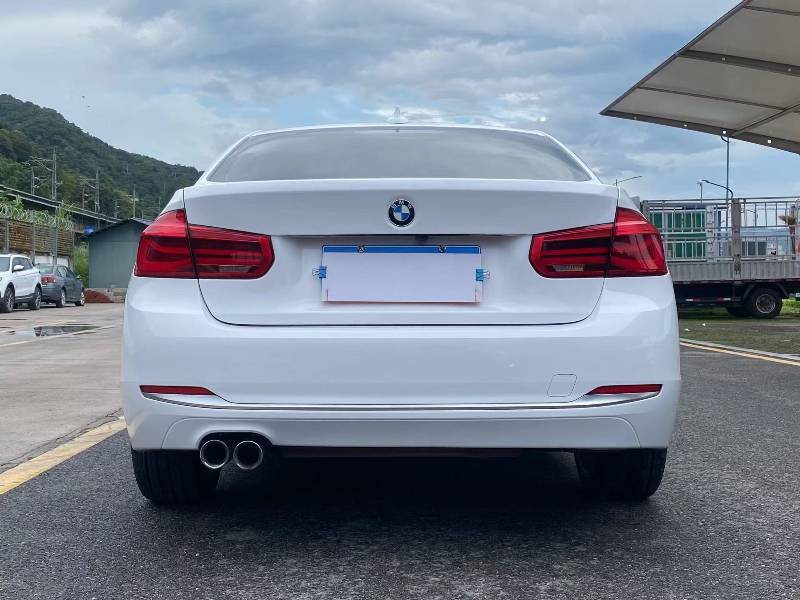 BMW 3 Series 2018 изображение автомобиля #8
