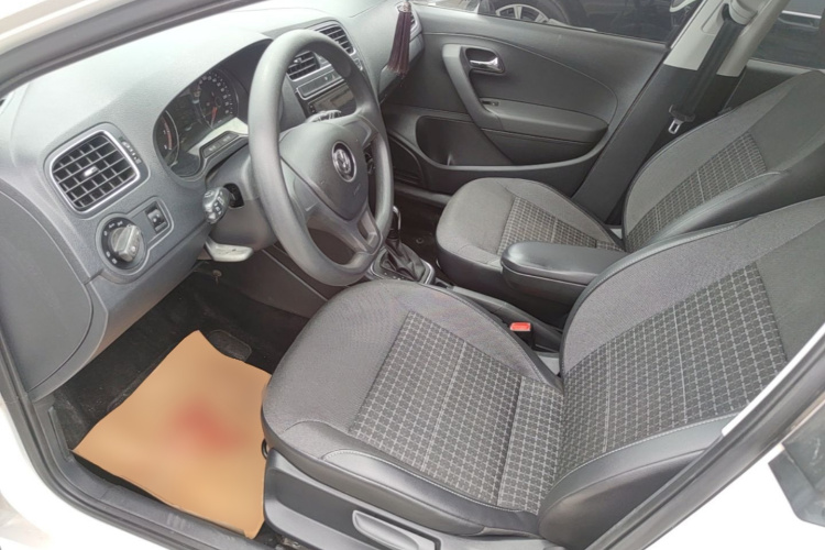 Volkswagen Polo 2015 #15 Volkswagen Polo 2015 car image #15