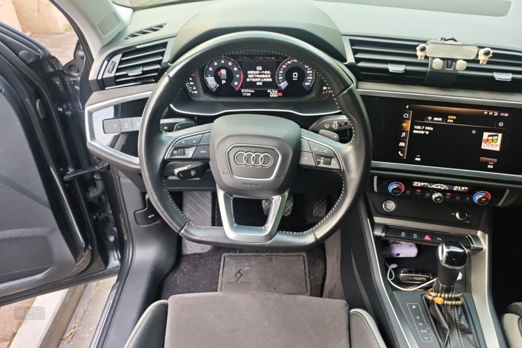 Audi Q3 2019 #12 Audi Q3 2019 car image #12