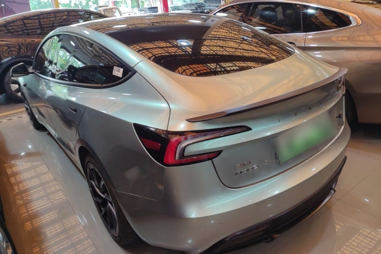 Tesla Model 3 2024 car image #5