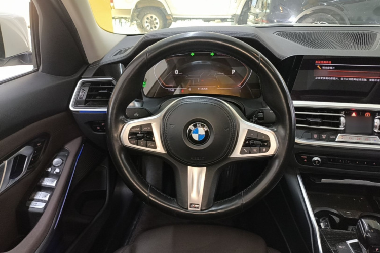 BMW 3 Series 2021 car image #11