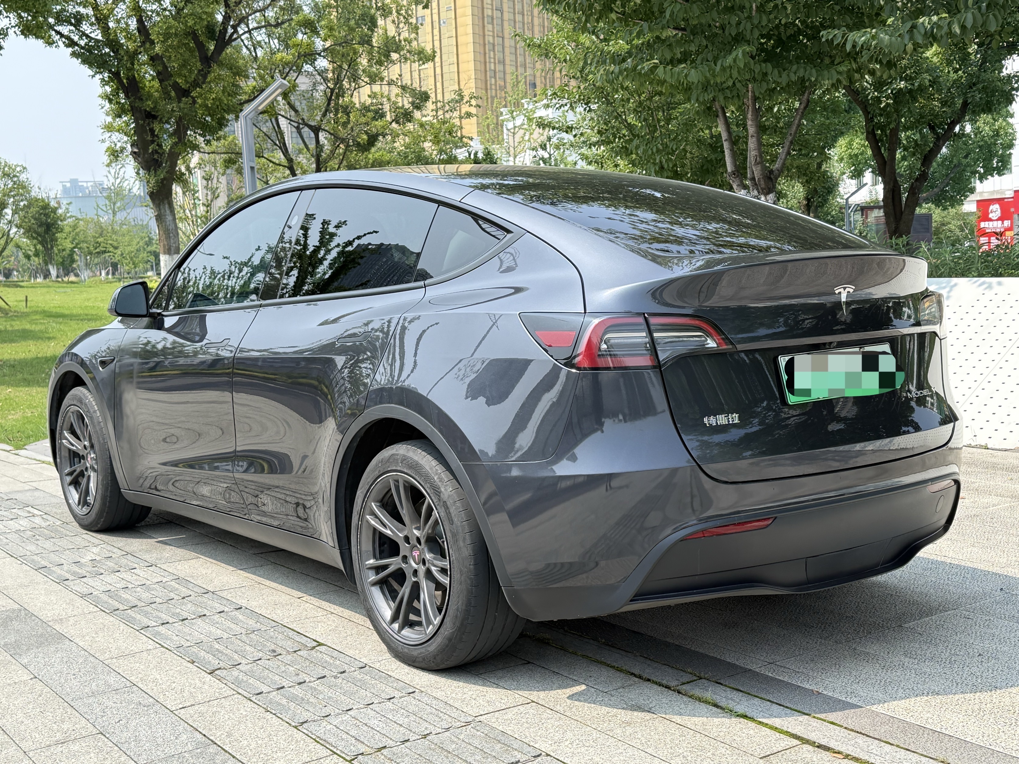 Tesla Model Y 2024 #6 Tesla Model Y 2024 car image #6