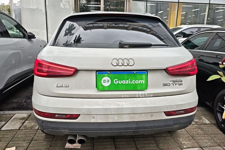 Audi Q3 2018 car image #6