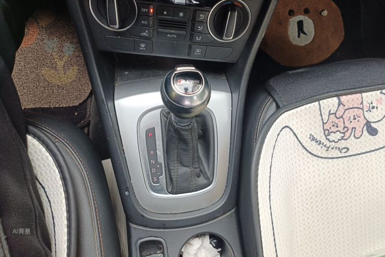 Audi Q3 2017 car image #16