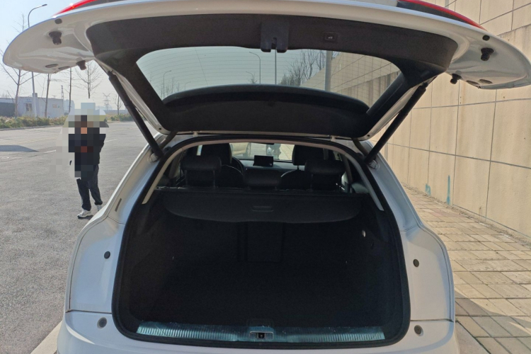 Audi Q3 2018 car image #21