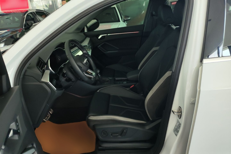 Audi Q3 2023 car image #15