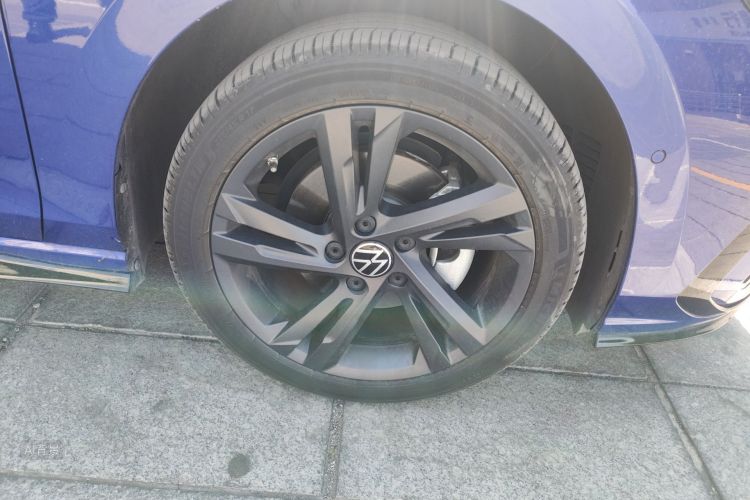 Volkswagen Golf 2021 car image #9