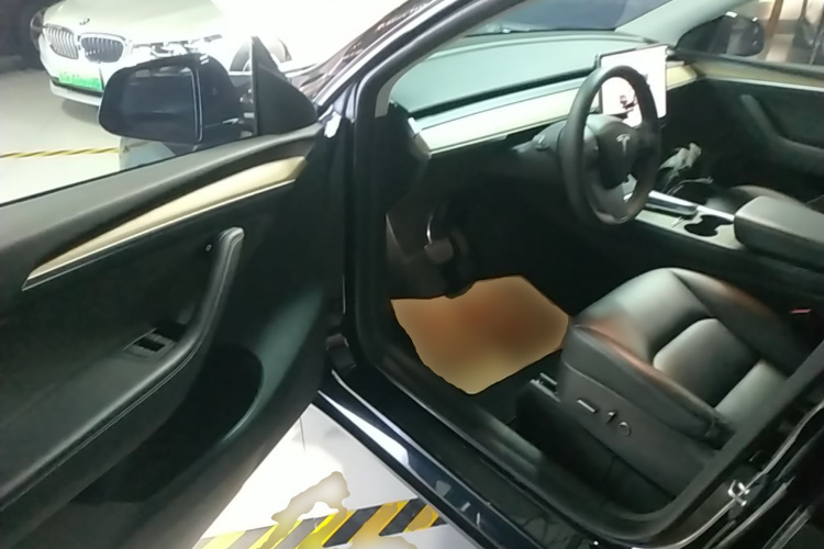 Tesla Model Y 2023 #16 Tesla Model Y 2023 car image #16