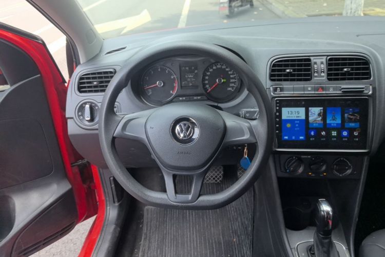 Volkswagen Polo 2018 car image #11