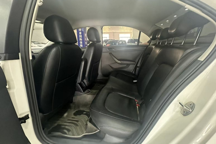 Volkswagen Santana 2023 immagine di auto #11