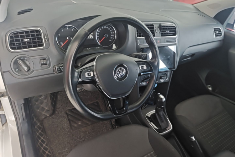 Volkswagen Polo 2017 car image #10