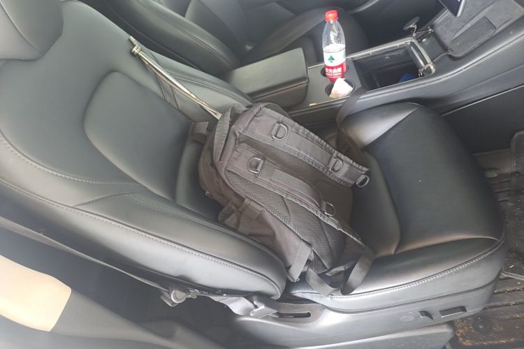 Tesla Model Y 2023 car image #24