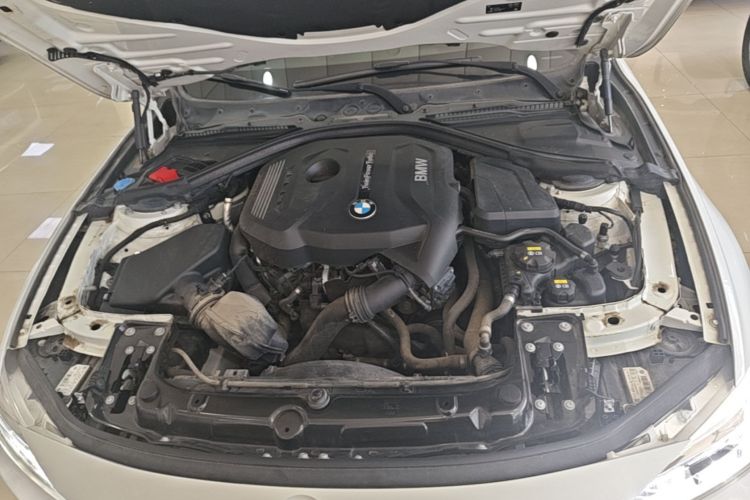 BMW 3 Series 2018 car image #20