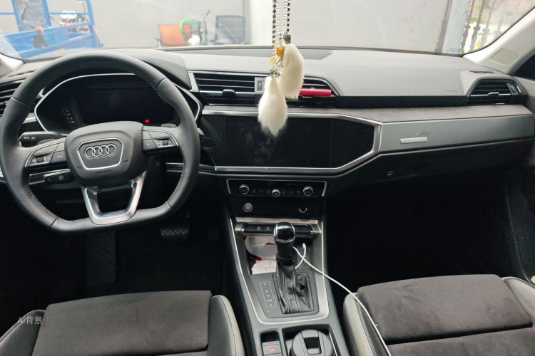 Audi Q3 2019 #11 Audi Q3 2019 car image #11