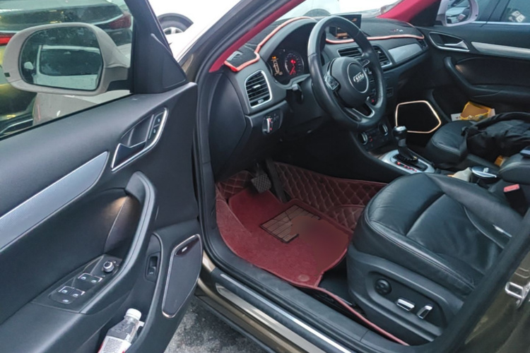 Audi Q3 2019 car image #16