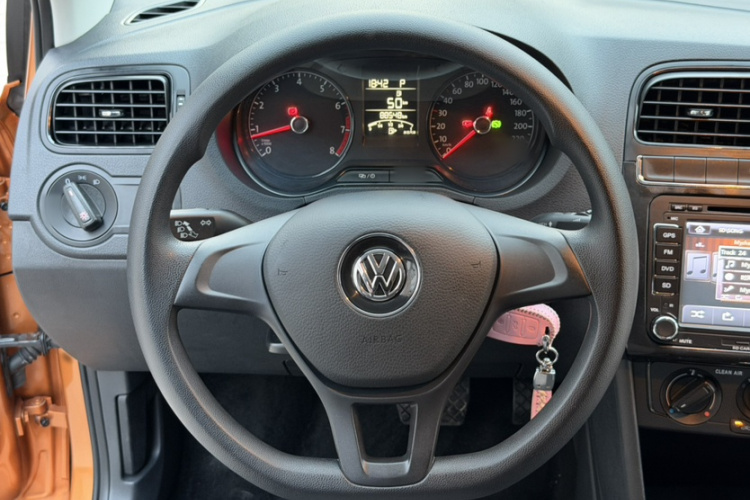 Volkswagen Polo 2016 car image #20