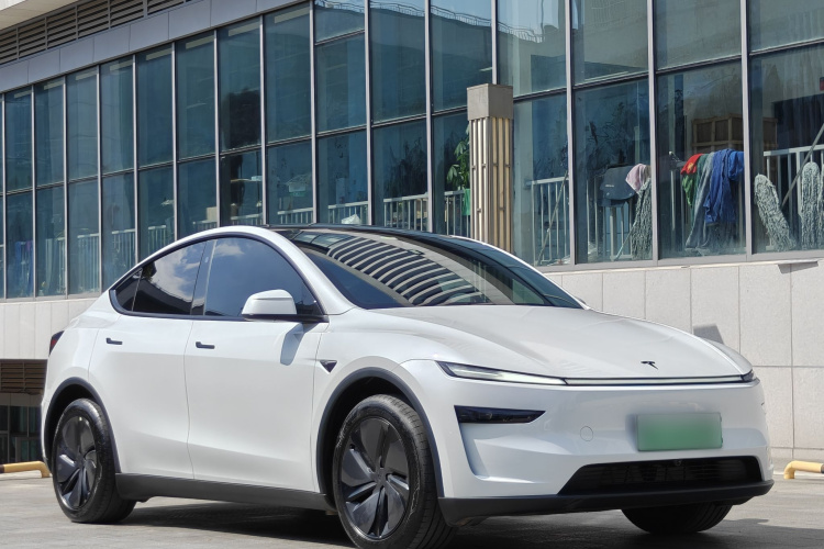 Tesla Model Y 2026 #4 Tesla Model Y 2026 car image #4