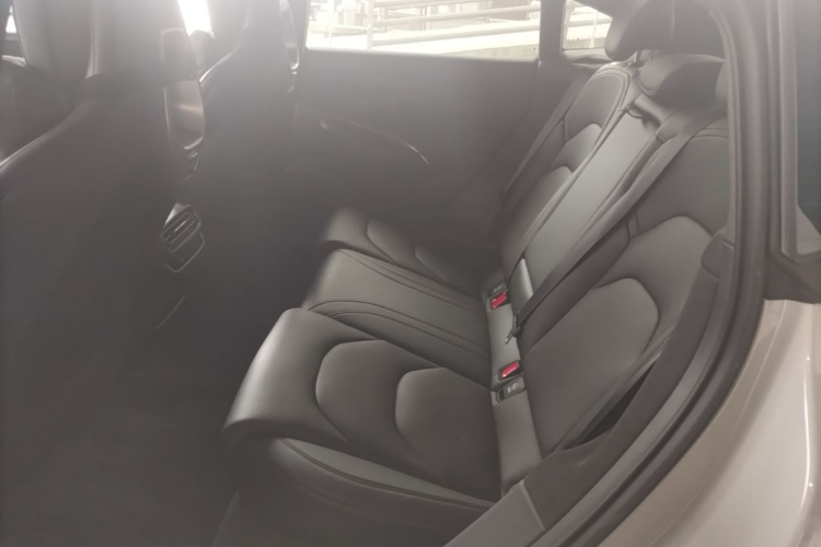 MI SU7 2025 car image #17