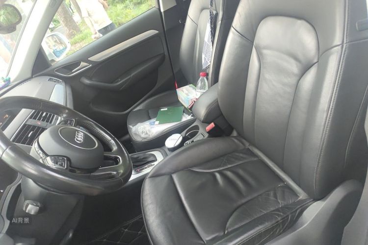 Audi Q3 2016 car image #17