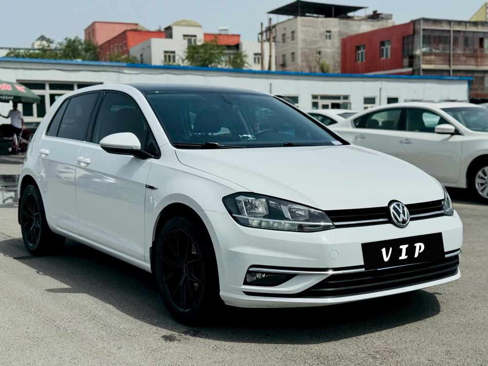 Volkswagen Golf 2018 car image #3
