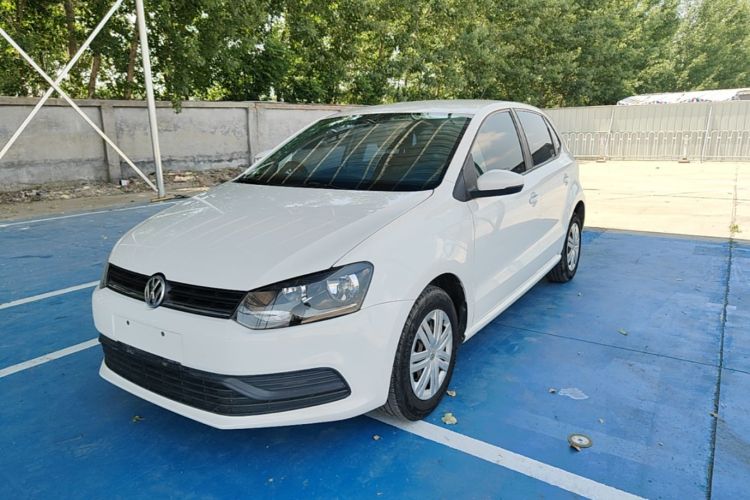 Volkswagen Polo 2015 car image #2