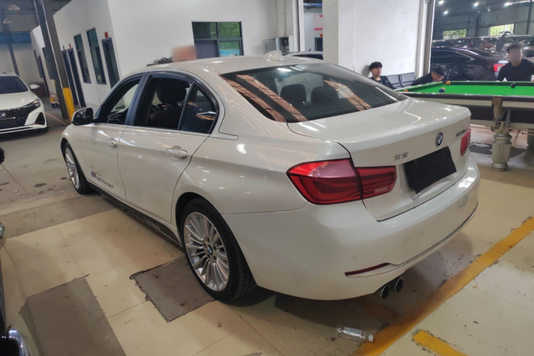 BMW 3 Series 2018 #5 BMW 3 Series 2018 car image #5