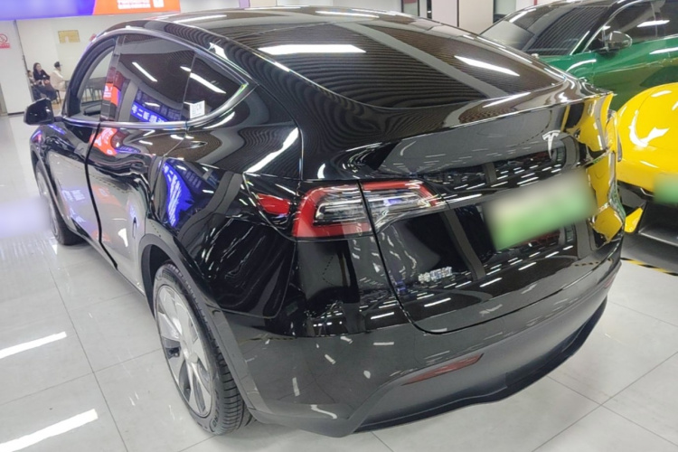 Tesla Model Y 2023 #5 Tesla Model Y 2023 car image #5