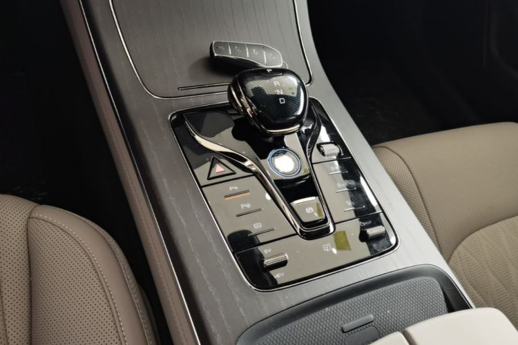 BYD Han 2025 car image #14