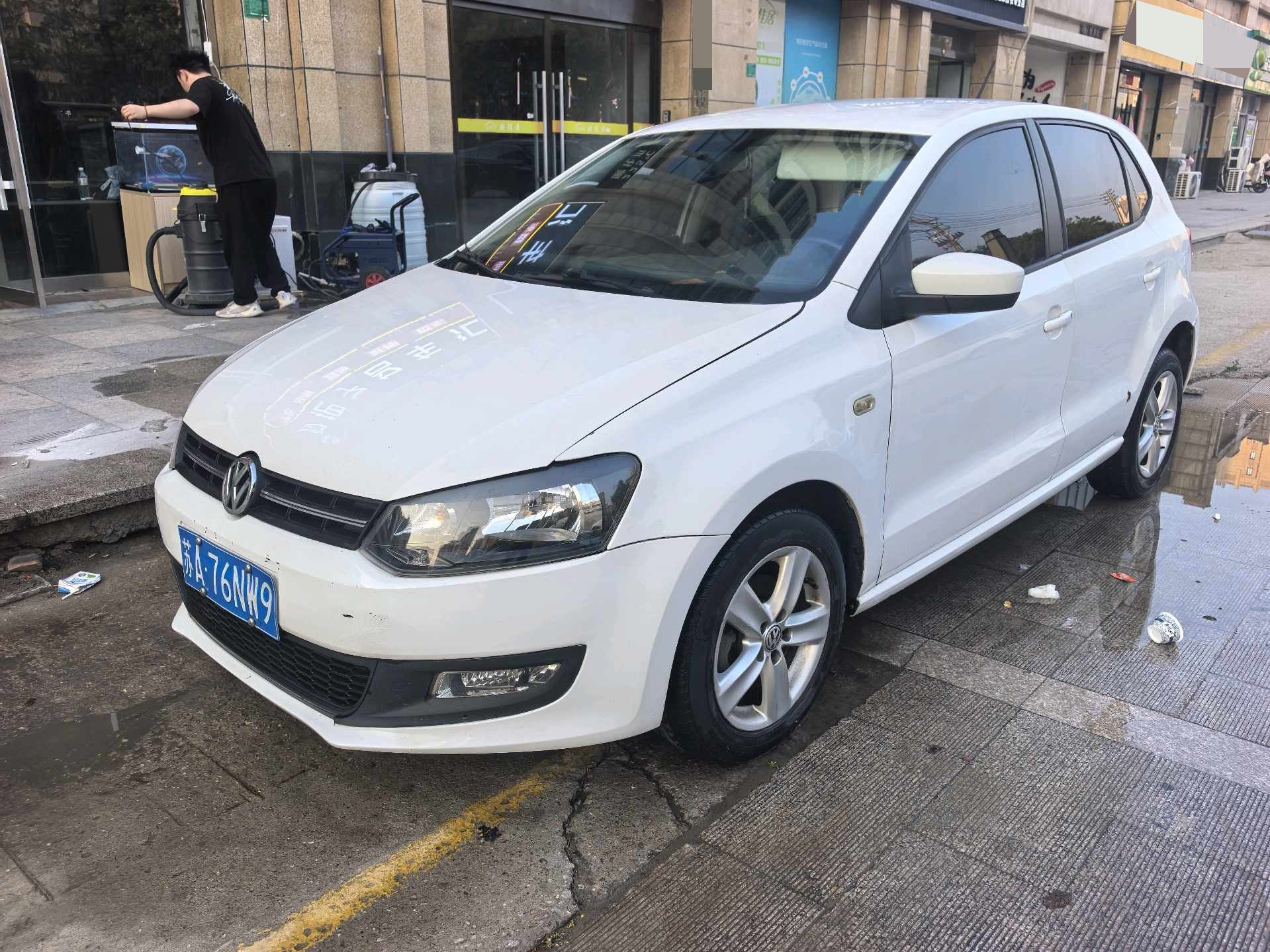 Volkswagen Polo 2011 car image 